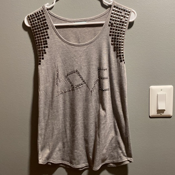 NWOT WOMANS TOP  SIZE SMALL! SMOKE FREE HOME! - Picture 3 of 5